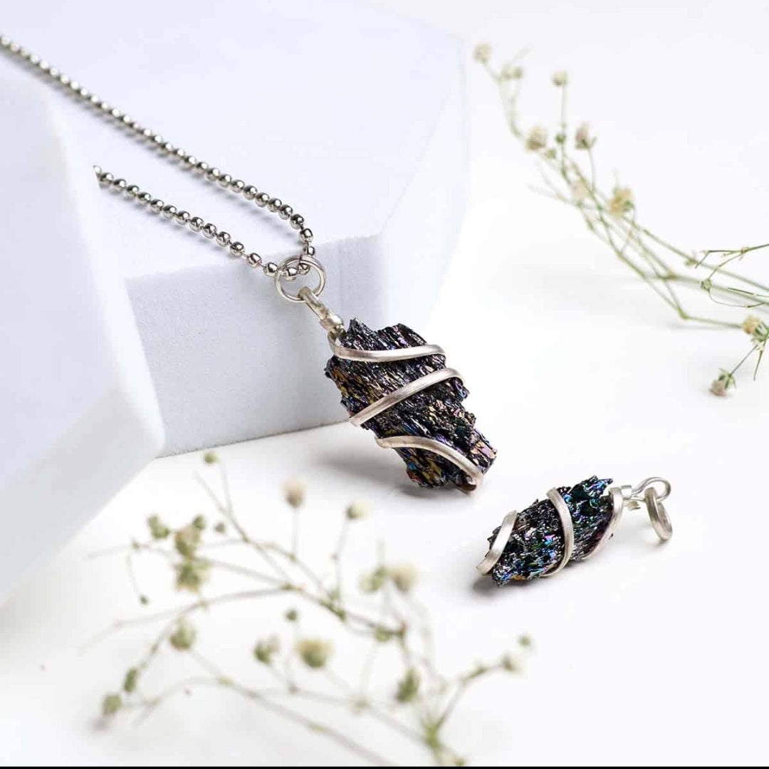 Carborundum crystal raw pendant